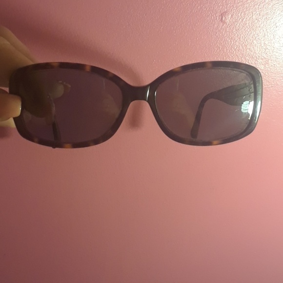 Authentic Vera Wang sun glasses. - Picture 3 of 4